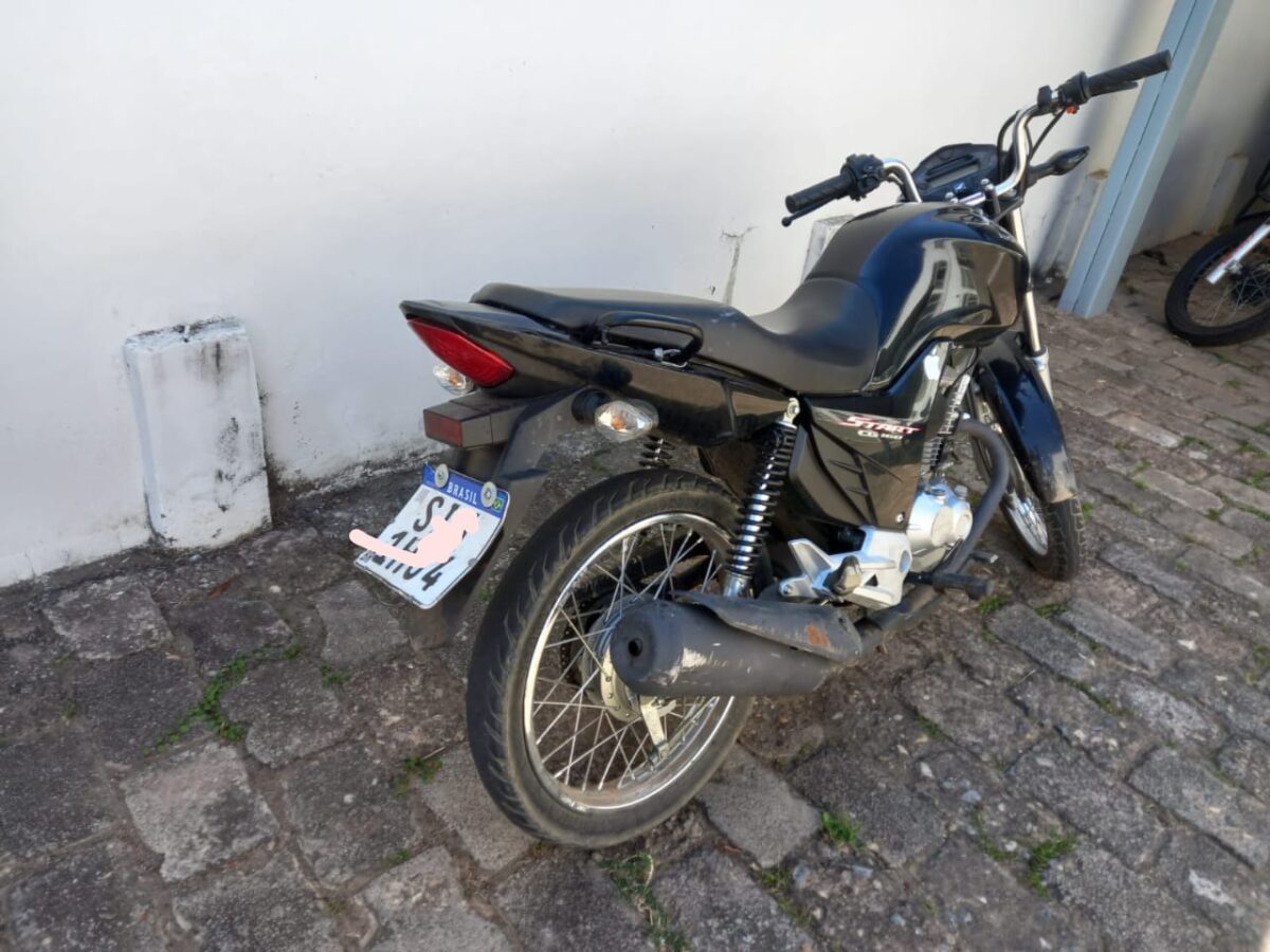 Polícia Militar recupera motocicleta furtada e apreende menor por receptação em Nova Era