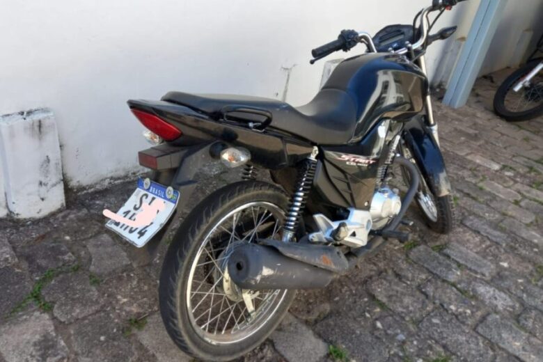 Polícia Militar recupera motocicleta furtada e apreende menor por receptação em Nova Era