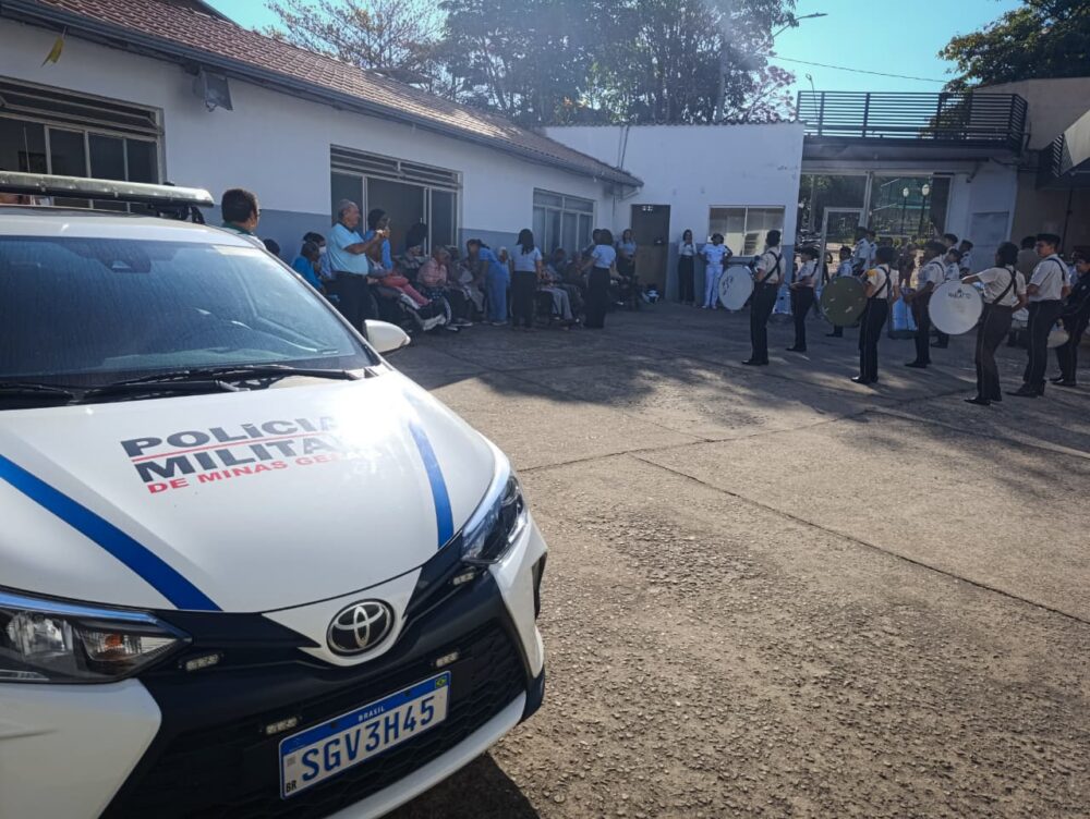 Iniciativa da PM, "Caminhos de JK" leva doações, saúde e cidadania aos idosos do Lar de Ozanam em Itabira