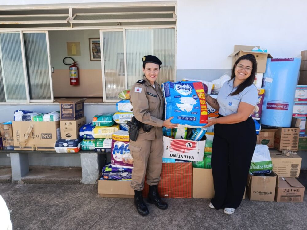 Iniciativa da PM, "Caminhos de JK" leva doações, saúde e cidadania aos idosos do Lar de Ozanam em Itabira