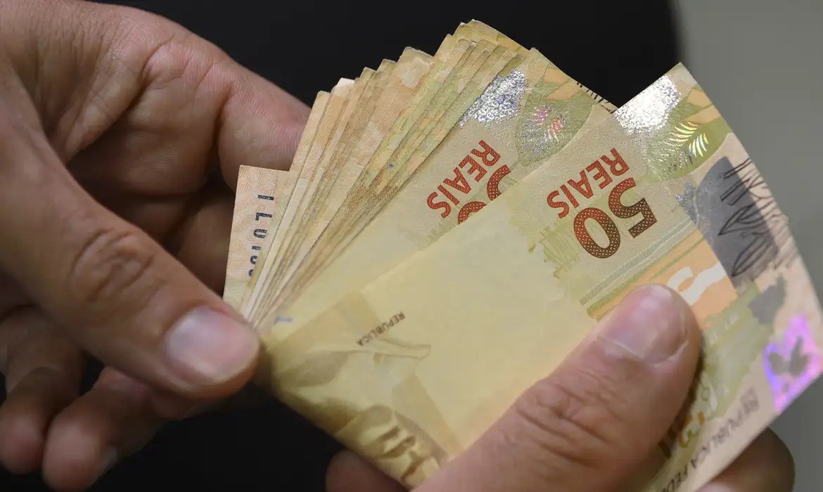 “Troco Solidário”: tramita na Câmara de Itabira projeto que destina troco do comércio a instituições sociais; entenda
