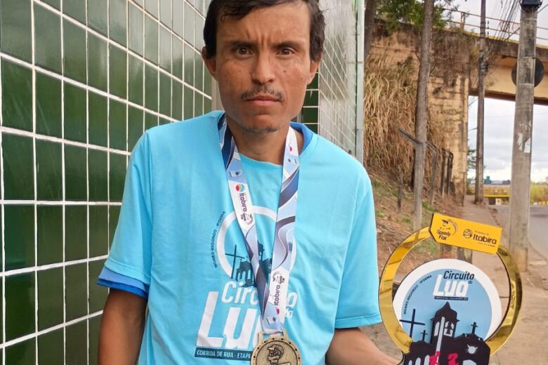 Fábio Bicalho vence prova de 5km na categoria pessoa com deficiência na Corrida da Lua
