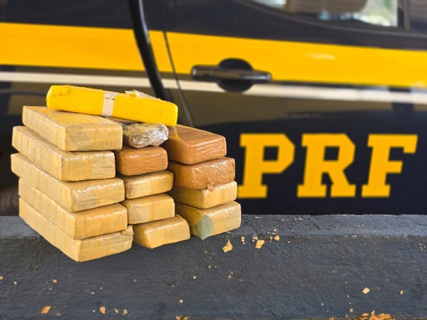 PRF apreende maconha e cocaína e prende motorista na BR-262, em Rio Casca