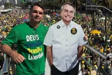 Flávio Bolsonaro promete anistia e critica STF em ato bolsonarista em Copacabana