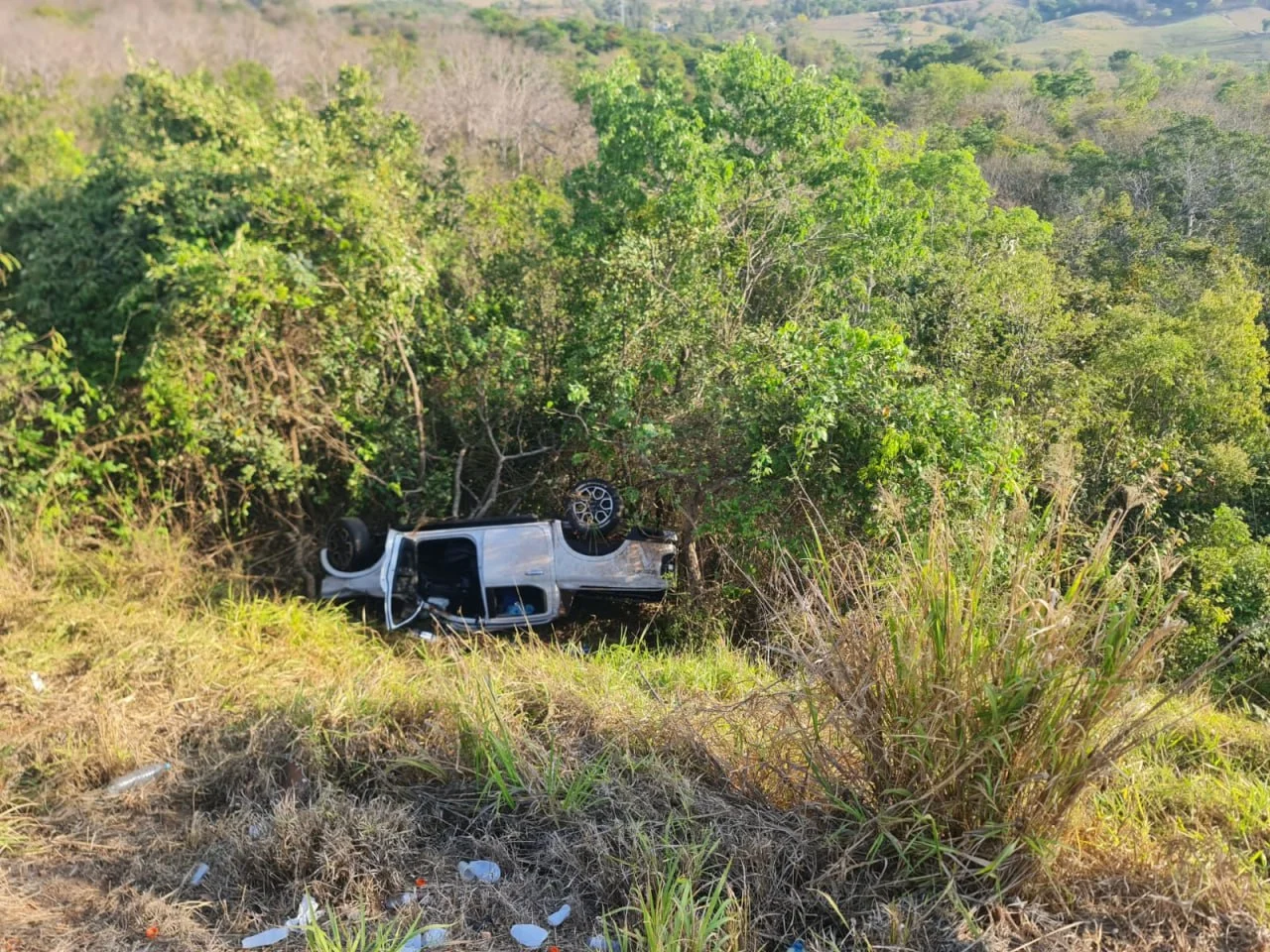 Quatro pessoas se ferem e uma morre, em colisão na BR-262, em Nova Serrana