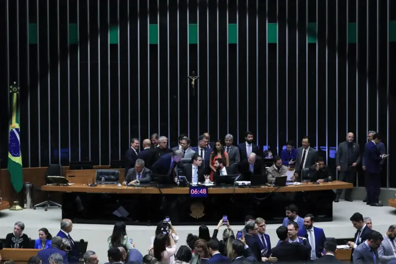Câmara aprova projeto que proíbe descontos em benefícios do INSS