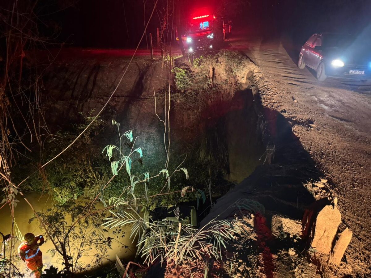 Policial militar da reserva morre em capotamento de carro em ponte estreita em Patos de Minas