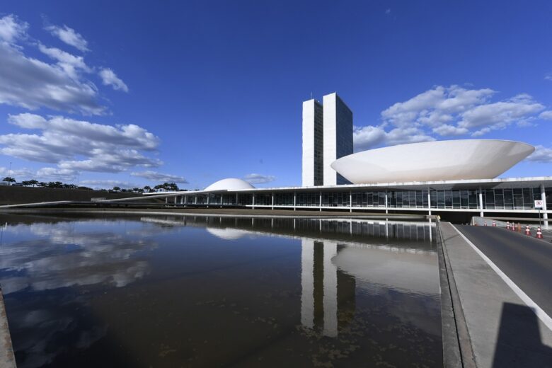 Câmara dos Deputados aprova regime de urgência para oito projetos de segurança pública