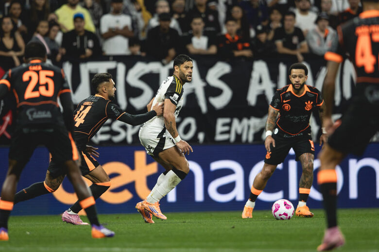 Apático, Atlético perde para o Corinthians e segue em alerta contra o rebaixamento no Brasileirão