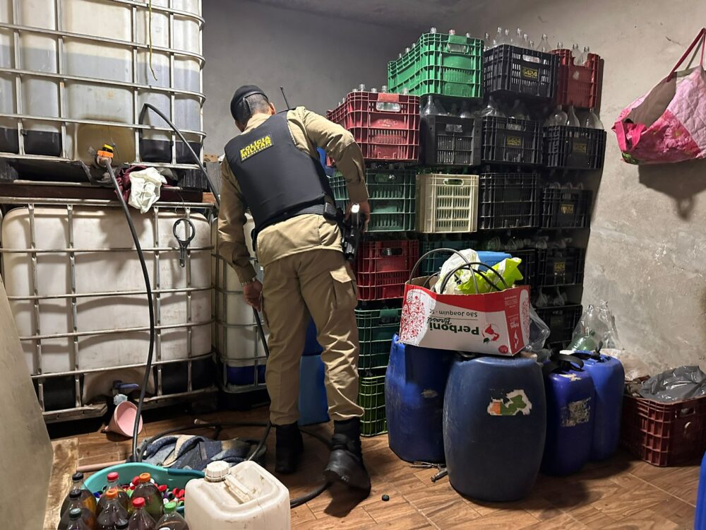 Prefeitura de Itabira e PM realizam operação contra fabricação e venda irregular de bebidas alcoólicas