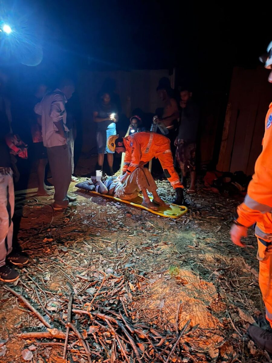 Idoso cai em cisterna de 8 metros e é resgatado por bombeiros, em Caetanópolis