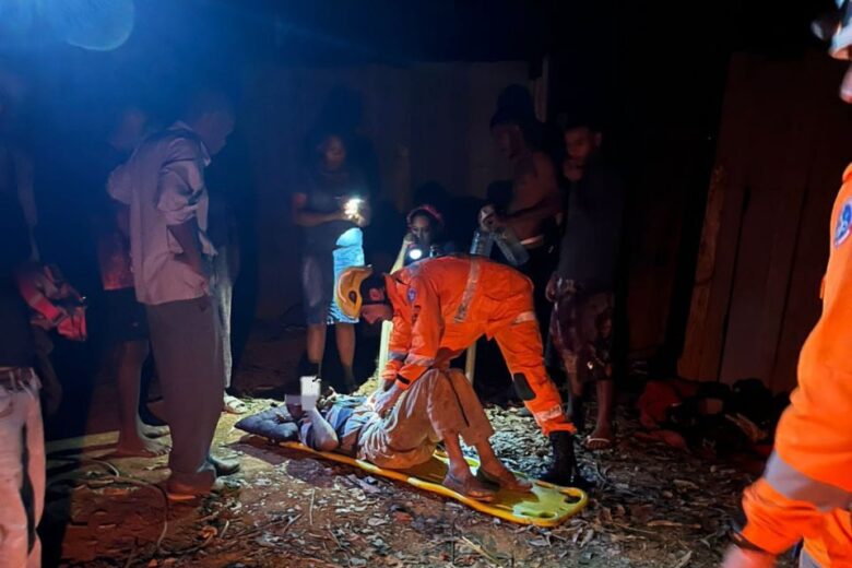 Idoso cai em cisterna de 8 metros e é resgatado por bombeiros, em Caetanópolis