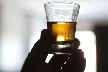 Advogado de 45 anos morre depois de ingerir Vodka contaminada com metanol