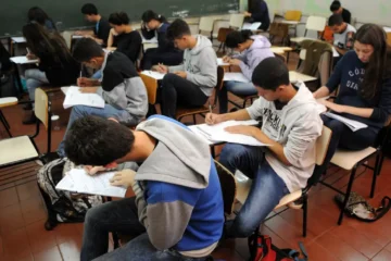 Enem 2025: mais de 142 mil inscritos de Minas Gerais são concluintes do ensino médio público