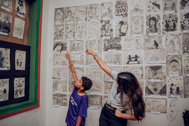 Exposição em Itabira destaca arte e reflexões de estudantes sobre gentileza
