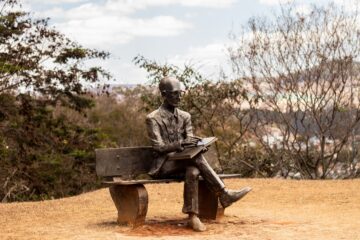 Caminhos Drummondianos conduzem visitantes pela Itabira que inspirou o poeta; saiba mais