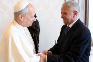 Papa Leão XIV se reúne com vítimas de abuso e ativistas pela primeira vez