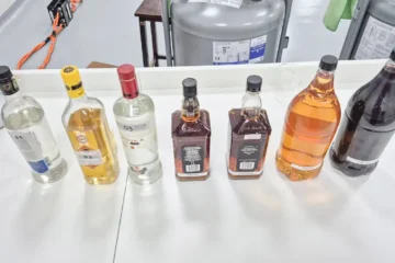 Polícia fecha fábrica que adulterava bebidas em São Bernardo do Campo