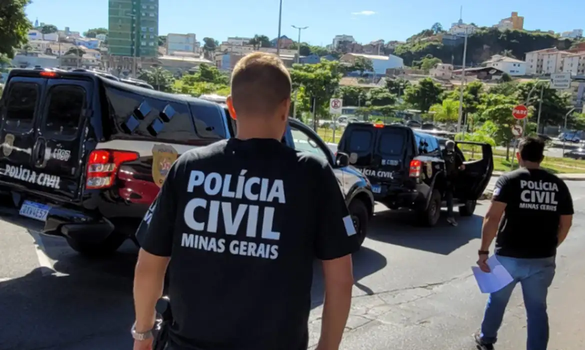 Policial de Minas atira em operários e fica em prisão domiciliar