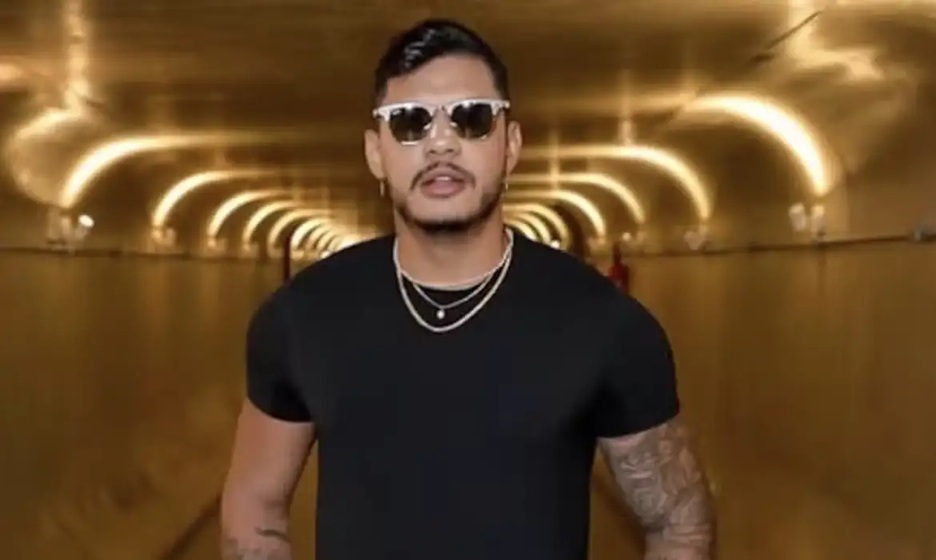 Rapper Hungria recebe alta de hospital em Brasília