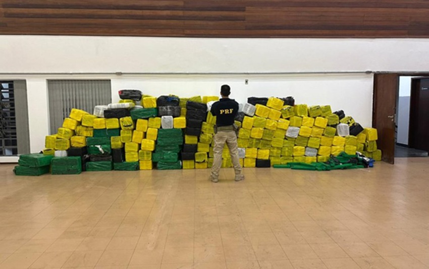 PRF apreende mais de cinco toneladas de maconha escondidas em carga de madeira na BR-381