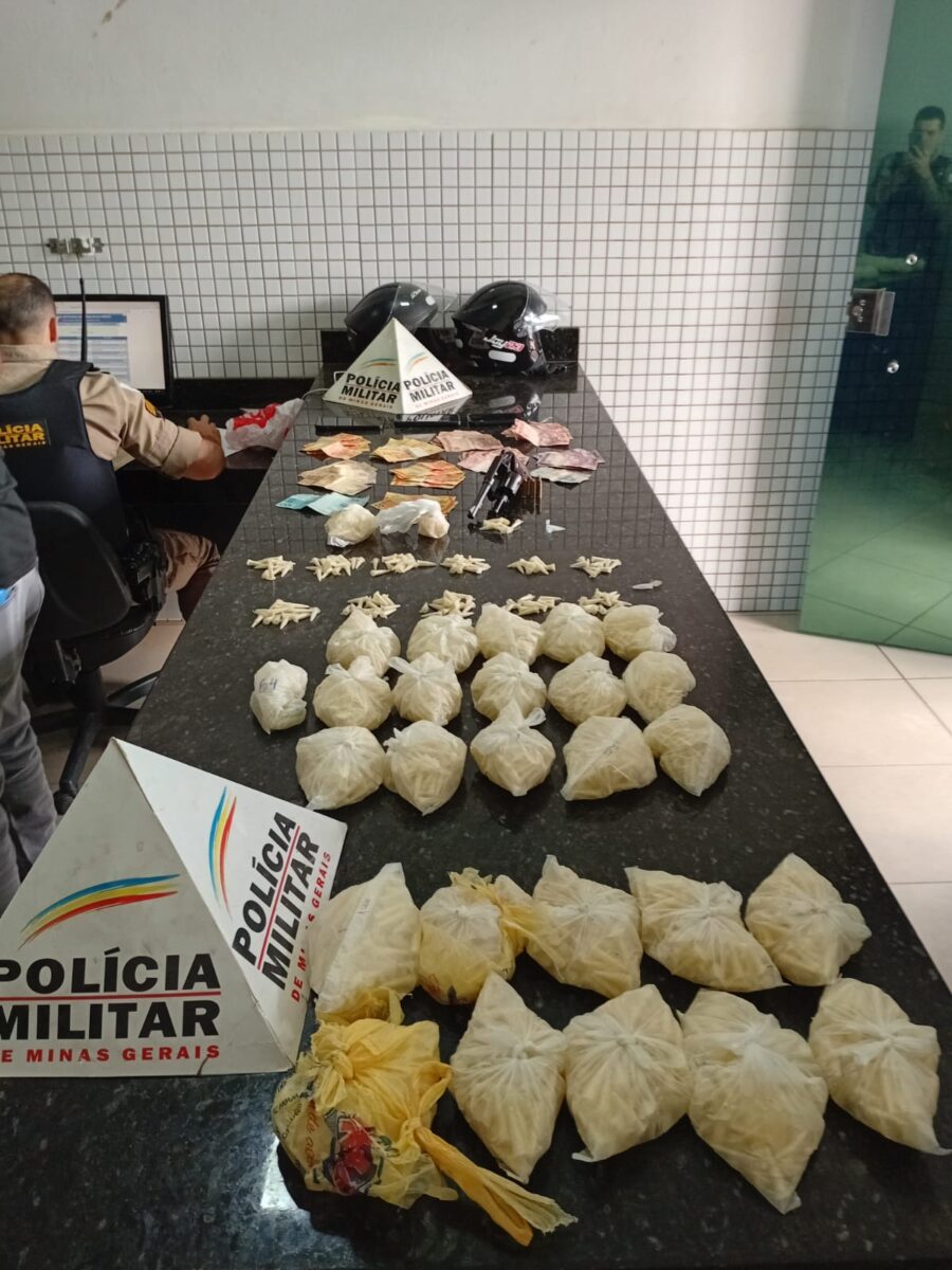 Operação da Polícia Militar em Caratinga apreende mais de 3,6 mil pinos de cocaína e arma de fogo