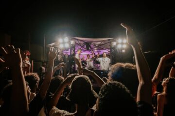 Artistas criticam projeto que restringe conteúdo de shows em Itabira; proposta é retirada de pauta durante reunião da Câmara