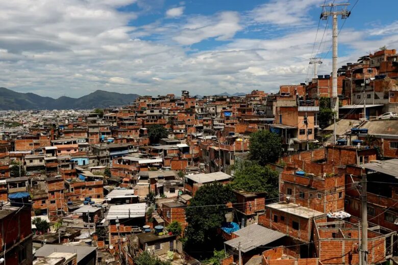 Mais de 12 mil favelas passam a ter CEP no Brasil; saiba mais