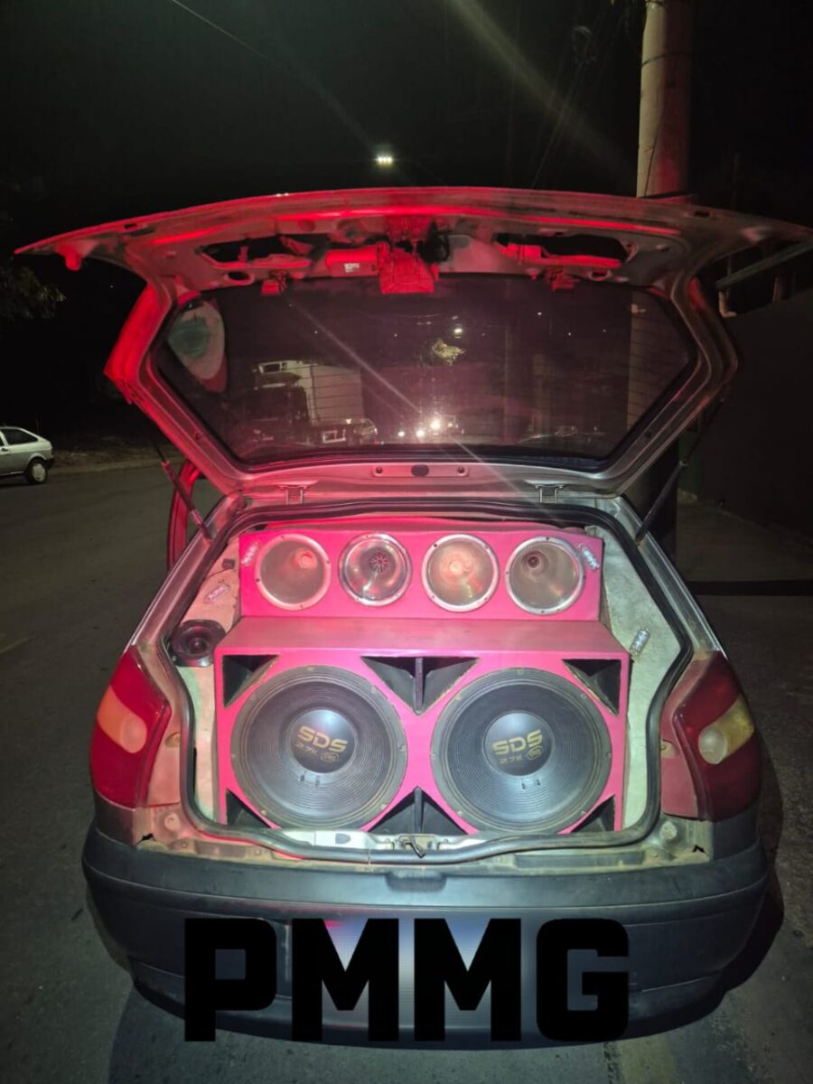 Polícia Militar apreende faca e carro com aparelhagem de som durante operação contra perturbação do sossego em Itabira