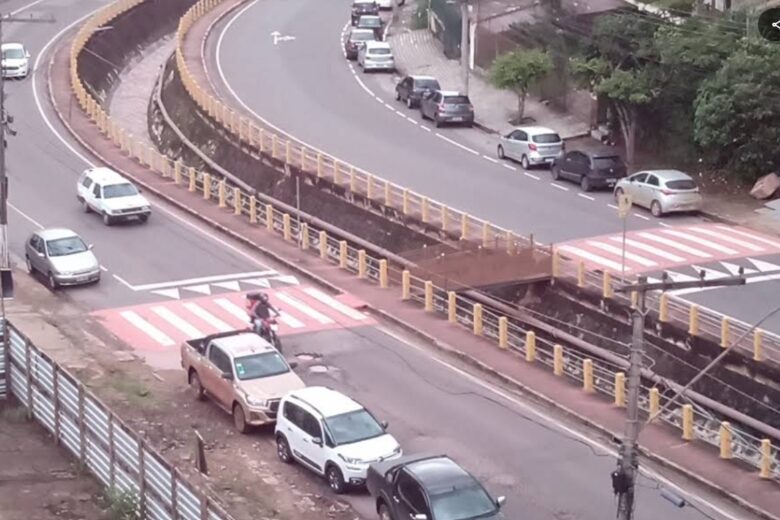 Vereador solicita avaliação técnica das passarelas sobre canais e amplia debate para os viadutos em Itabira