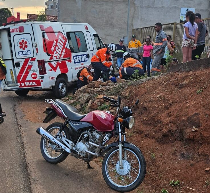 Jovem fica ferido em colisão entre moto e caminhonete na entrada de Rio Piracicaba