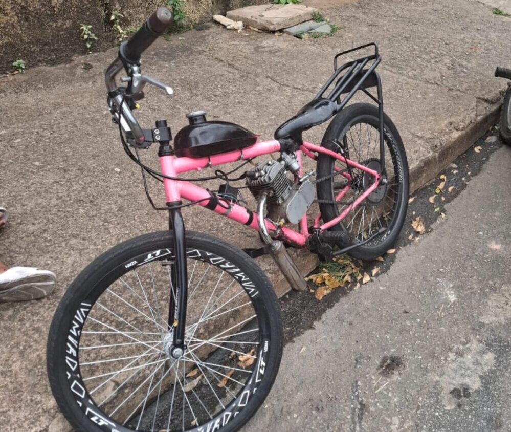 Polícia Militar apreende simulacro de arma de fogo e bicicleta motorizada irregular em Itabira
