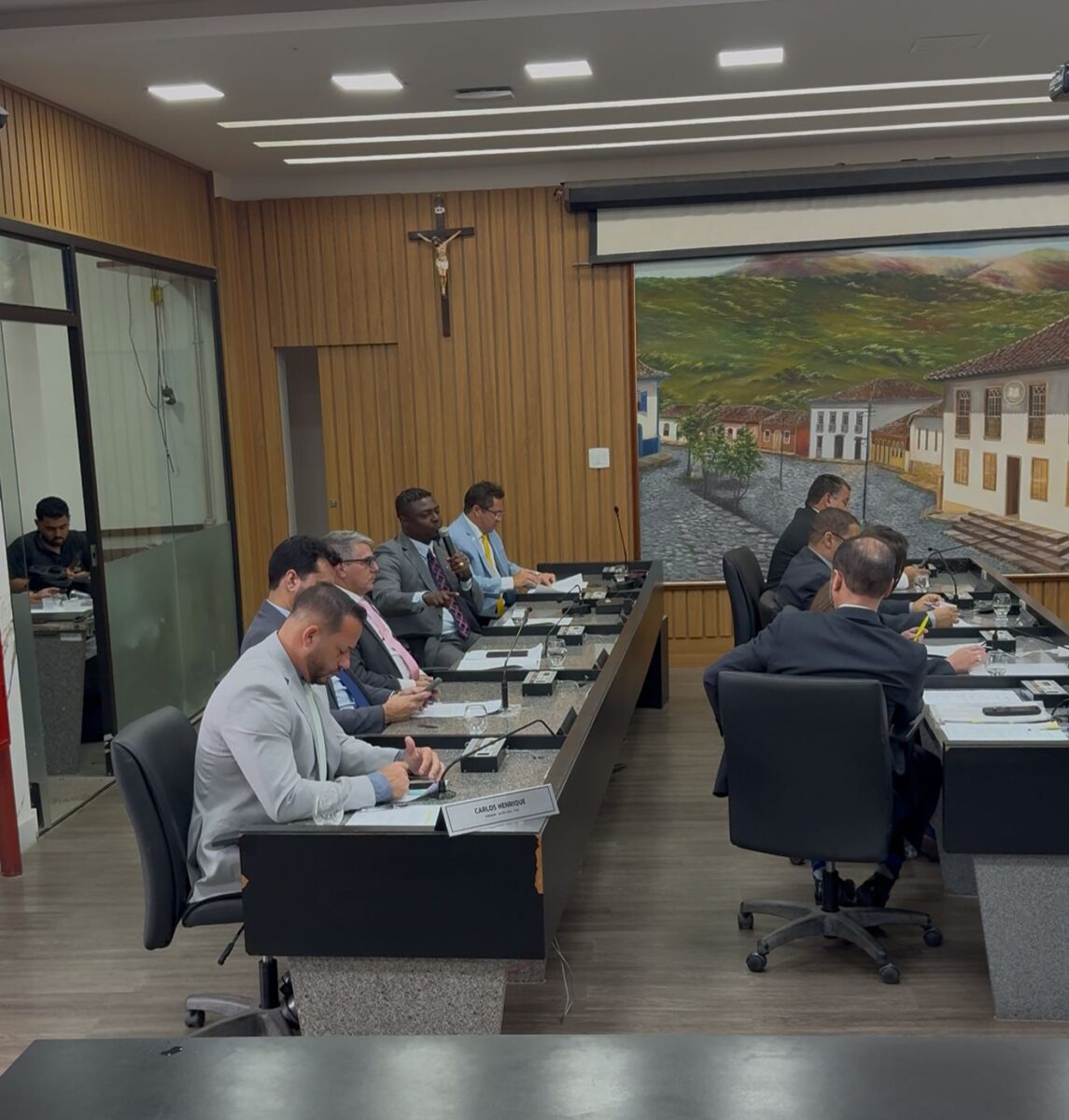 Vereadores manifestam apoio a Elias Lima após ataques racistas; confira