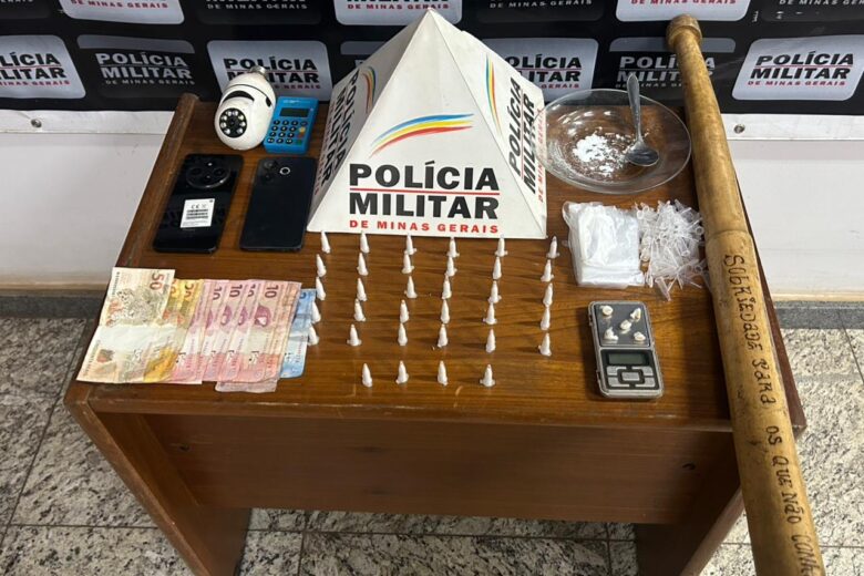 Polícia Militar prende dupla por tráfico de drogas em Barão de Cocais: crianças estavam no local