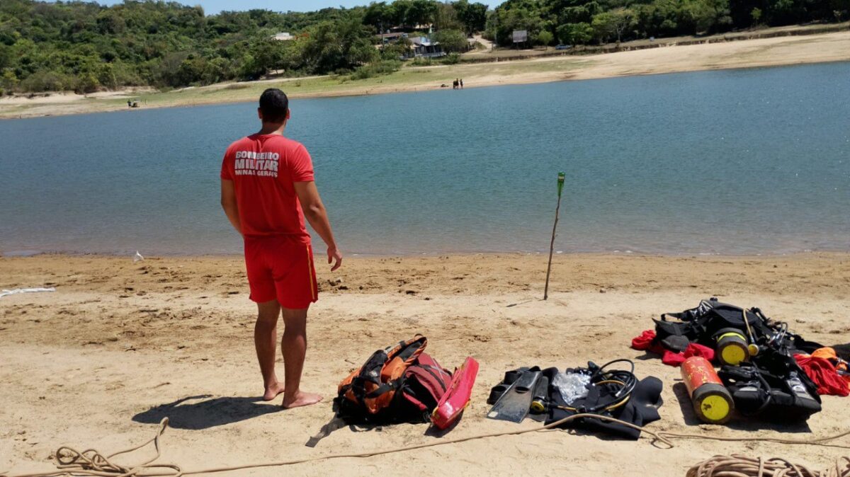 Betim: após oito horas de buscas, corpo de homem que se afogou na lagoa Várzea das Flores é localizado pelos bombeiros