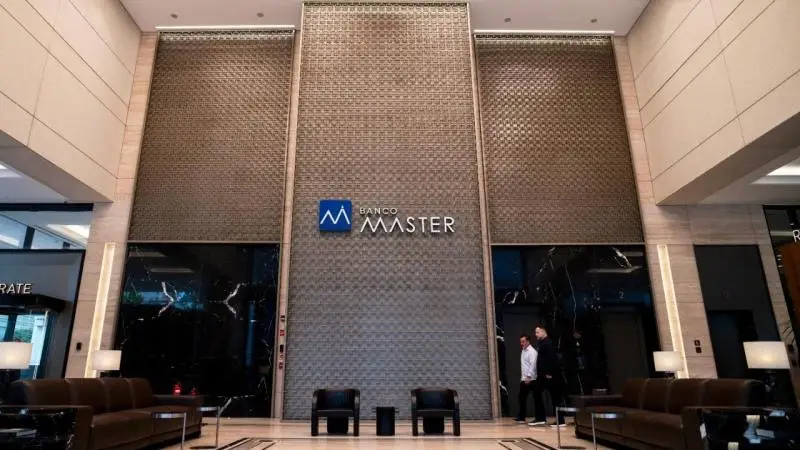 Após prisão de Daniel Vorcaro, PF cumpre mandado de busca e apreensão na sede do Banco Master