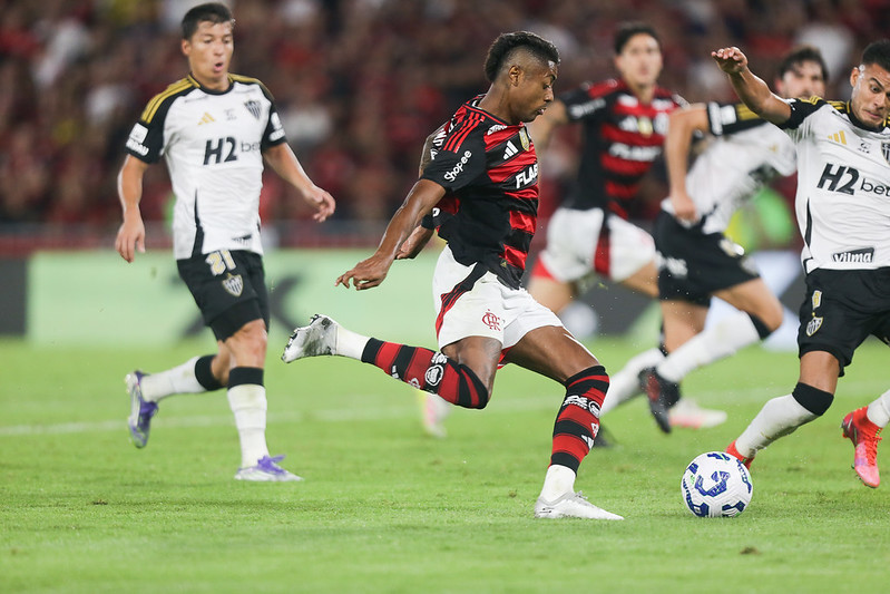 Após derrota na Sul-Americana, Atlético busca reação imediata e tenta impedir coro de "campeão" do Flamengo na Arena MRV