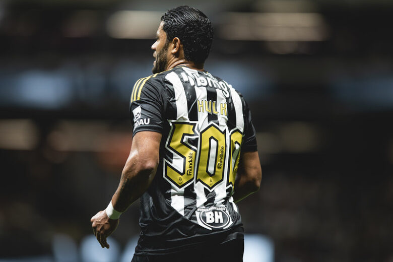 Brasileirão: Deyverson faz três, estraga noite de homenagens a Hulk e impede vitória do Atlético