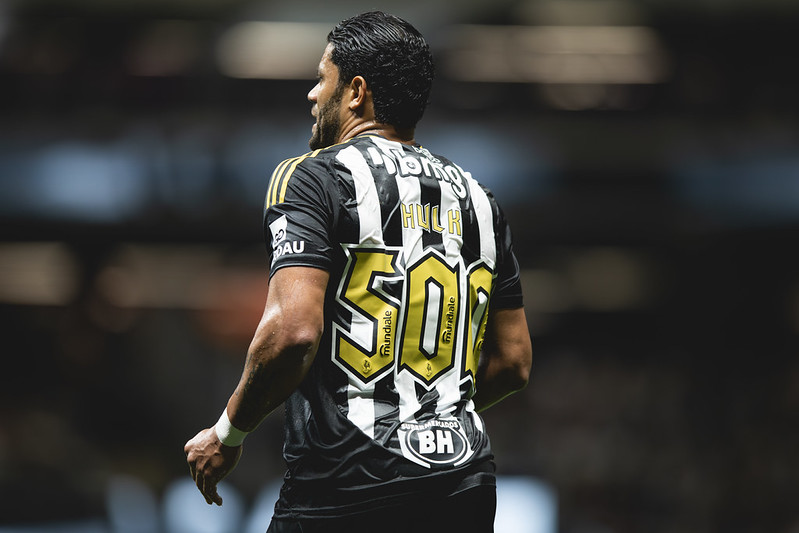 Brasileirão: Deyverson faz três, estraga noite de homenagens a Hulk e impede vitória do Atlético