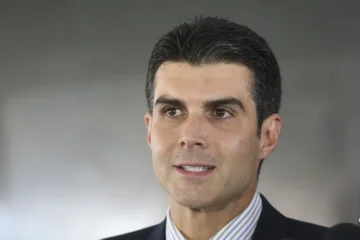 Helder Barbalho responde críticas do chanceler alemão sobre Belém