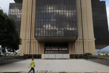 Nova lei bancária promete reduzir juros e ampliar concorrência com portabilidade salarial automática