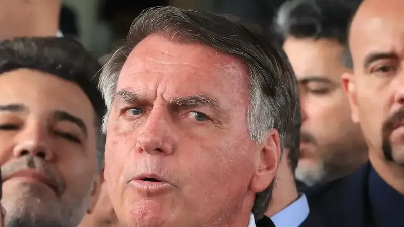Médico atribui confusão mental de Bolsonaro a medicamentos