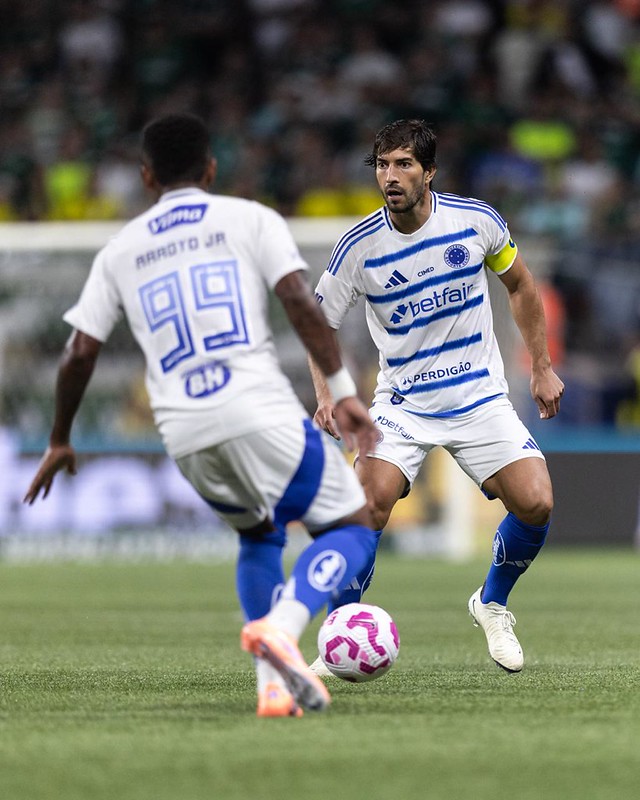 Com Mineirão lotado, Cruzeiro encara o Vitória pelo Brasileirão; Rádio Caraça transmite