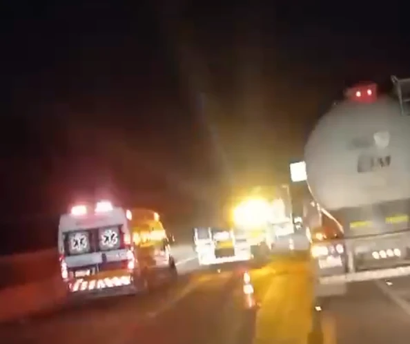 Colisão entre caminhões na BR-381 destrói veículo, mas motoristas saem ilesos