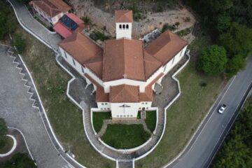 João Monlevade: Técnicos   vistoriam a Igreja Matriz São José Operário