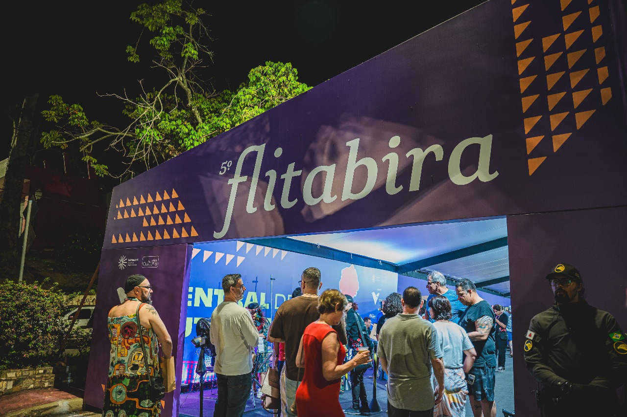 Flitabira encerra 5ª edição com homenagens e presença marcante de autores locais