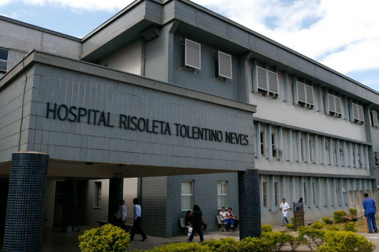 Feminicídio em Ribeirão das Neves: mulher é morta com 20 facadas na frente do filho de 9 anos