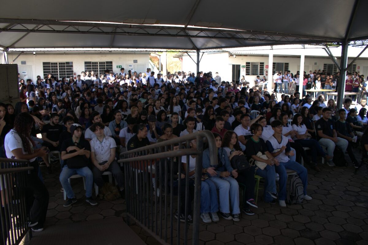 Mostra de Profissões reúne mais de 1,2 mil estudantes na Unifei Itabira