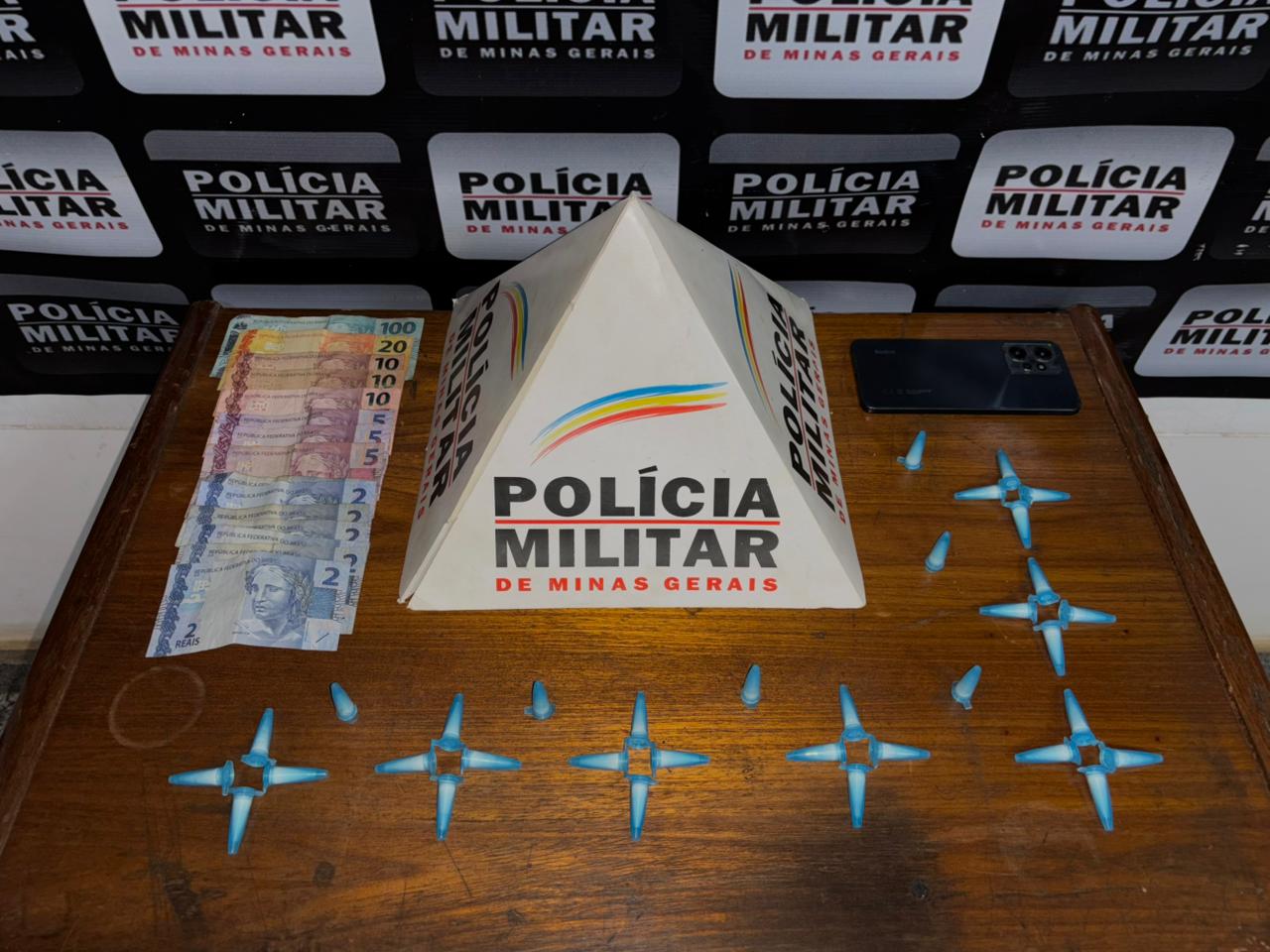 Polícia Militar apreende cocaína e detém dois jovens por tráfico em Barão de Cocais
