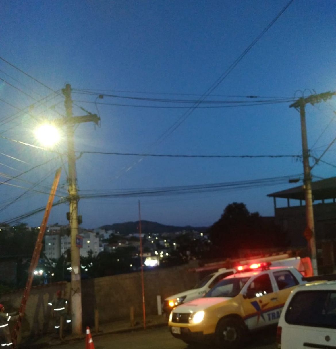 Rompimento de cabo de alta tensão provoca falta de energia em bairros de Itabira